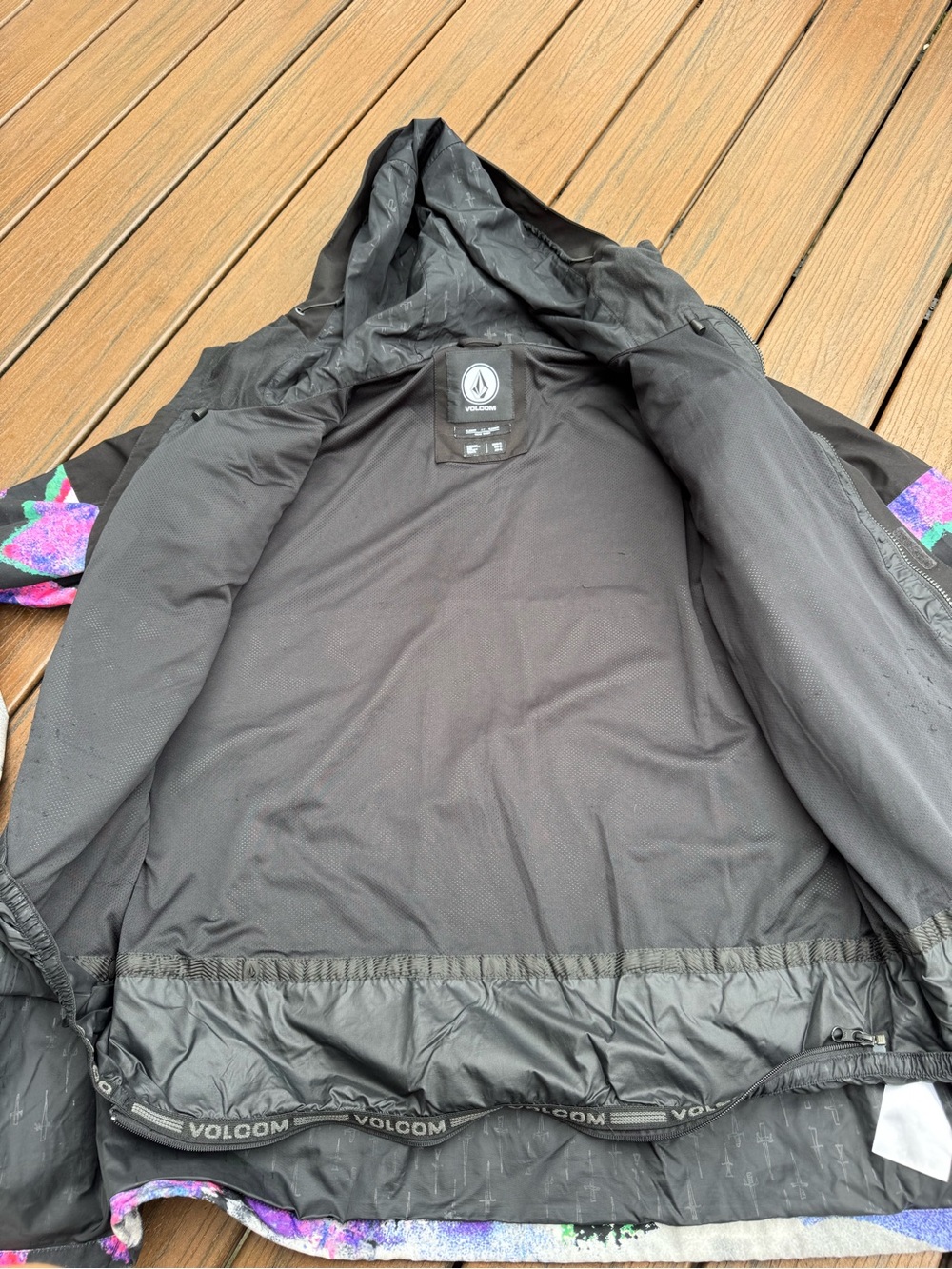 Volcom Snow Jacket - Picture 3 of 4